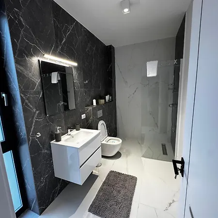 District Deluxe Apartment Craiova